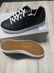 Snygga sneakers storlek 37