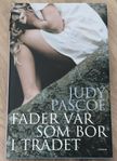 FADER VÅR SOM BOR I TRÄDET av JUDY PASCOE