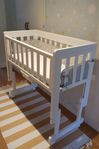 Troll bedside crib och Babybjörn babysitter 