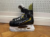 Bauer Supreme M4 - Strl 31 - 12Y