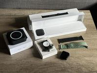 Apple Watch Series 8 med flera tillbehör