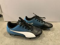 Fotbollsskor PUMA Strl 32 (som nya)