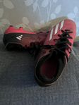 Fotbollsskor Adidas stl 5,5-6. 