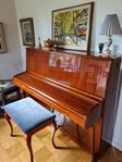 Piano i Mahogny + pianostol i Mahogny samt plysch SKÄNKES!