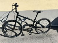 BMX 24" CRUISER RACE BIKE - mycket fint skick