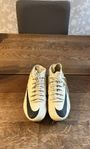 Nike Fotbollsskor storlek 39 