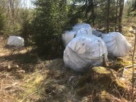 HÄSTGÖDSEL OCH GAMLA ENSILAGE BALAR BORTSKÄNKES