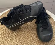 Fotbollsskor Puma storlek 33 