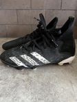 Adidas Predator fotbollsskor stl 33