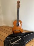 Akustisk gitarr Yamaha C45 med tillbehör