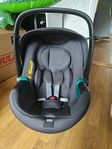 Britax babyskydd Babysafe 3 i-size och Bugaboo adapter