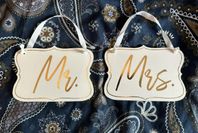 Mr & Mrs skyltar (dubbelsidiga)