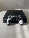 PS4 Slim i Mycket Gott Skick (UTMÄRKT SKICK) 