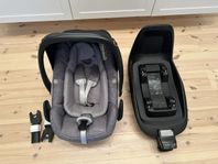 Babyskydd Maxi Cosi Pebble Plus med Isofix bas