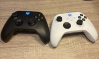 Två Xbox Series X/s handkontroller