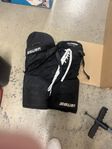 Bauer svarta hockey byxor 