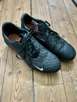 Nike Phantom fotbolsskor