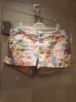 Samfrakt Superfina blommiga korta shorts fr Vero Moda stl 28