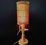 Vintage BORDSLAMPA 1900-tal i brunn form i trä