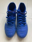 Fotbollsskor adidas predator strl 35