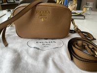 Prada väska- Vit .Daino Caramel 