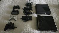 2 st XBOX 360 S med 4 handkontroller och 22 spel