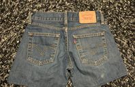 Levis Jeans Shorts Eve Storlek 27