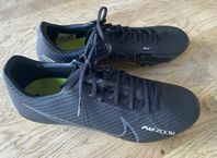 Fotbollsskor Nike stl 40