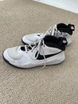 Nike basketskor strl 38.5