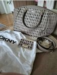 DKNY beige väska+ korthållare 