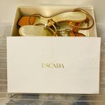 ESCADA sandal med klack och strass