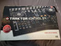 Traktor Kontrol S4 