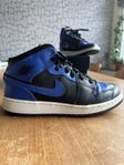 Air Jordan 1 Mid (GS) Black/Hyper royal-white (strl. 38,5)