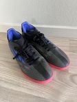 Fotbollsskor inomhus. Adidas, stl 40