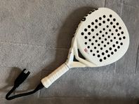 Padel racket Wilson Bela v2 signerad 