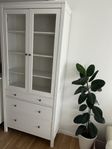 Vitrinskåp Hemnes från Ikea 