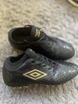 Umbro fottbollskor  stl 37