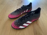 adidas Predator Freak.4 Black FW7525 Fotbollsskor