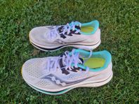 Saucony Endorphin Pro 2 kolfiber