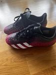 Fotbollsskor Adidas Predator Stl 35