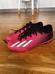 Adidas fotbollsskor Stl.35