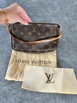 Louis Vuitton Pochette Accessoires Monogram Canvas