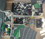 ca 20 kg Lego + pärm med massor av instruktioner