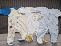 Säljer 6st baby pyjamas med fot