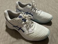 Asics inomhusskor 