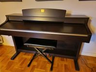 Yamaha Clavinova CLP-330