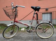 retro cykel med nya däck , fin patina