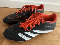 Fotbollsskor Predator Club från Adidas stl 40,5