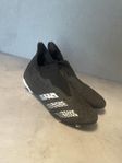 Adidas fotbollsskor storlek 39 1/3