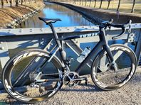 White Interceptor Di2 Disc - Dura-Ace/Ultegra Di2 Nyservad